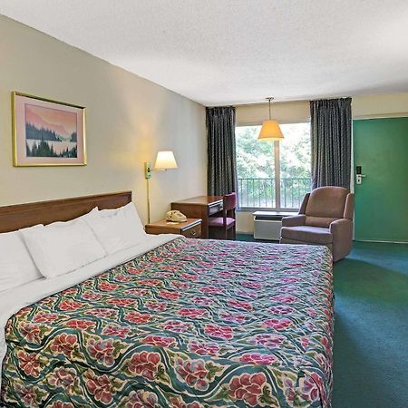 Days Inn By Wyndham Jellico - Tennessee State Line Екстер'єр фото