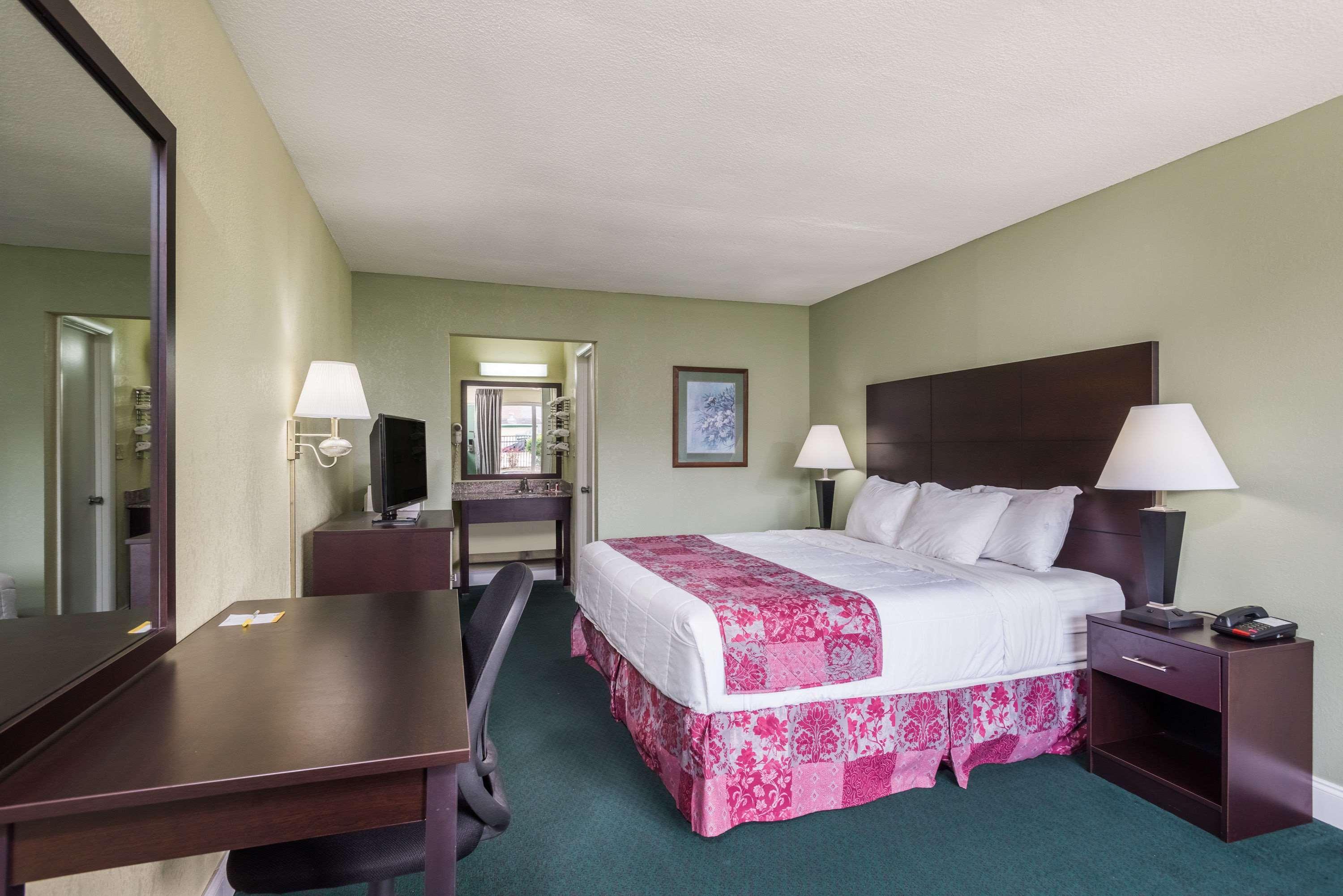 Days Inn By Wyndham Jellico - Tennessee State Line Екстер'єр фото