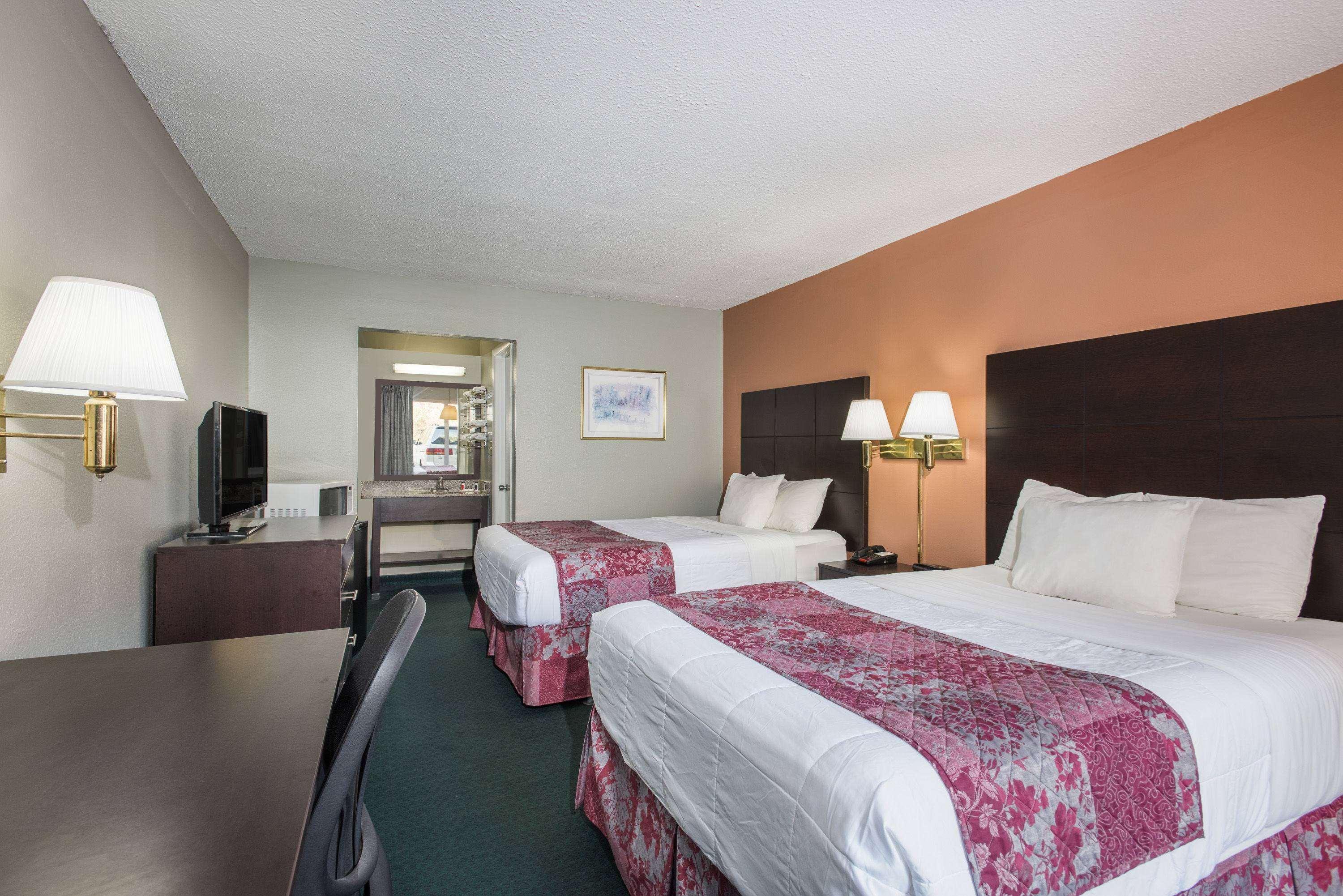 Days Inn By Wyndham Jellico - Tennessee State Line Екстер'єр фото