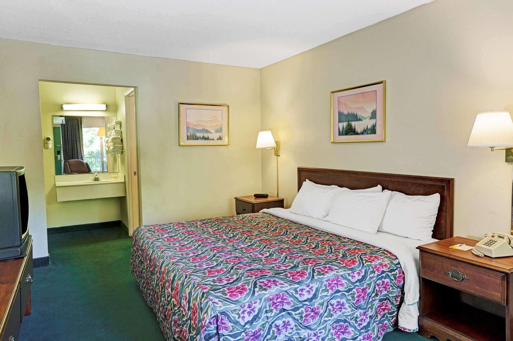 Days Inn By Wyndham Jellico - Tennessee State Line Екстер'єр фото