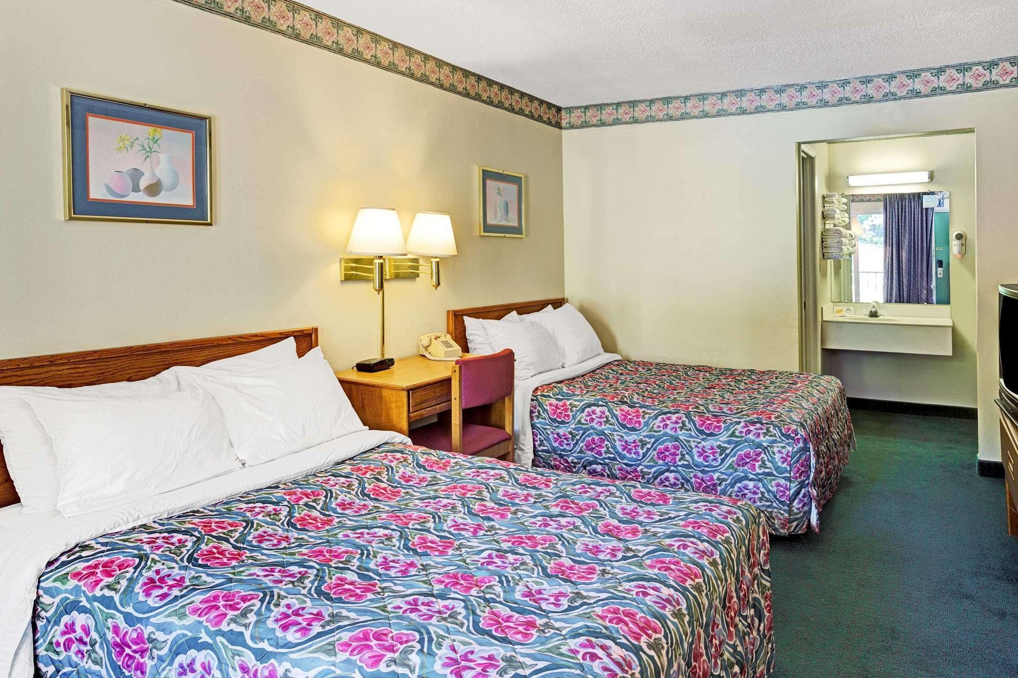 Days Inn By Wyndham Jellico - Tennessee State Line Екстер'єр фото